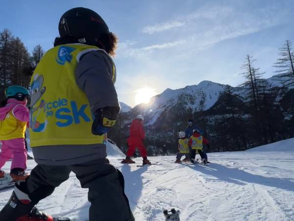 The benefits of skiing for children: Why start early?