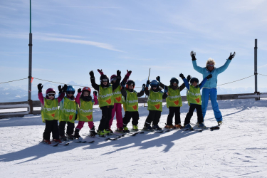 Alpin skiing group lessons for children